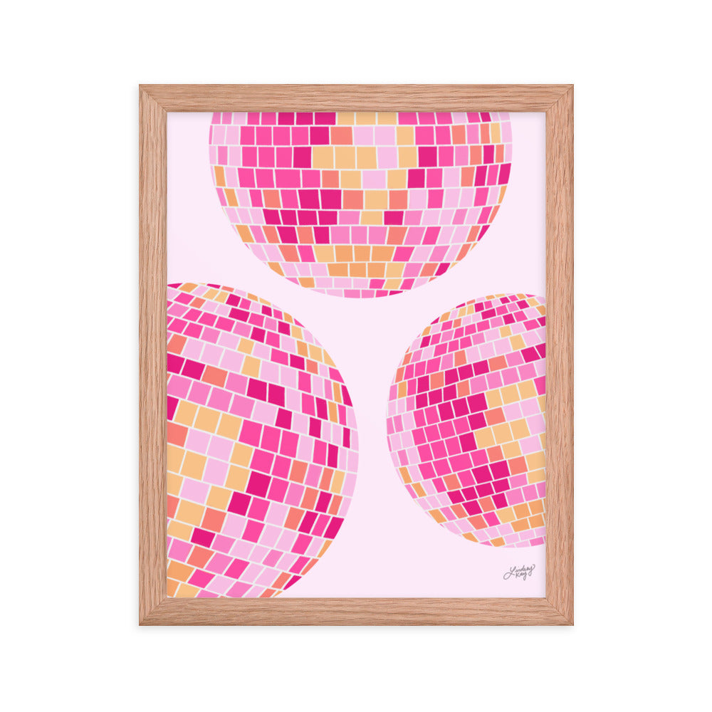 Ilustración de bolas de discoteca (paleta rosa/amarilla) - Impresión mate enmarcada